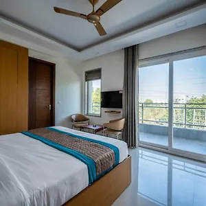 Hotel The Palms I Near Medanta Medicity I Sec-38, Gurgaon
